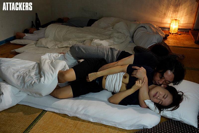 女子禁制の職場に忍び込んでいたら、男装がバレて、力づくで犯●れてしまった私。 向井藍 サンプル画像 8