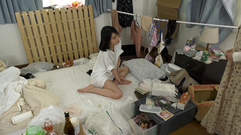 汚部屋レズ ～匂います？お風呂キャンセル女子の汚部屋レズ誘惑～ サンプル画像 1
