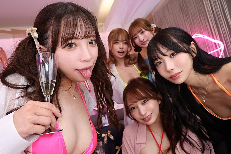 【VR】［おっぱぶシリーズ誕生10周年記念］都内某所にあるハメ放題のセクシーラウンジで人生終了するくらい金も精子も注ぎ込み！！ サンプル画像 12
