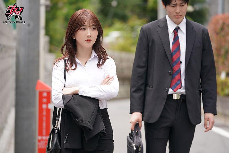 知人デリヘル。本番ナシのデリヘル呼んだら、高圧的な先輩がやってきた。 大槻ひびき サンプル画像 1