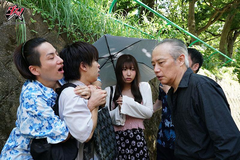 ヤクザに監禁され、キメセク乱交に堕ちていく華奢な彼女を信じて見守るしかない一週間。 逢沢みゆ サンプル画像 2
