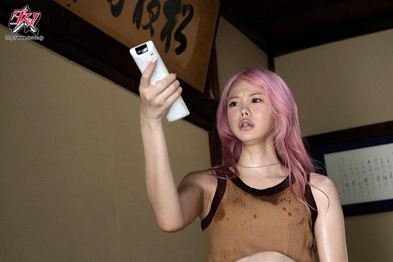 エアコンが壊れた蒸し猛暑日。不意にみた旦那以外の勃起チ○ポに欲情して、、汗だく体液交尾に溺れていく欲求不満の田舎若妻 松本いちか サンプル画像 2