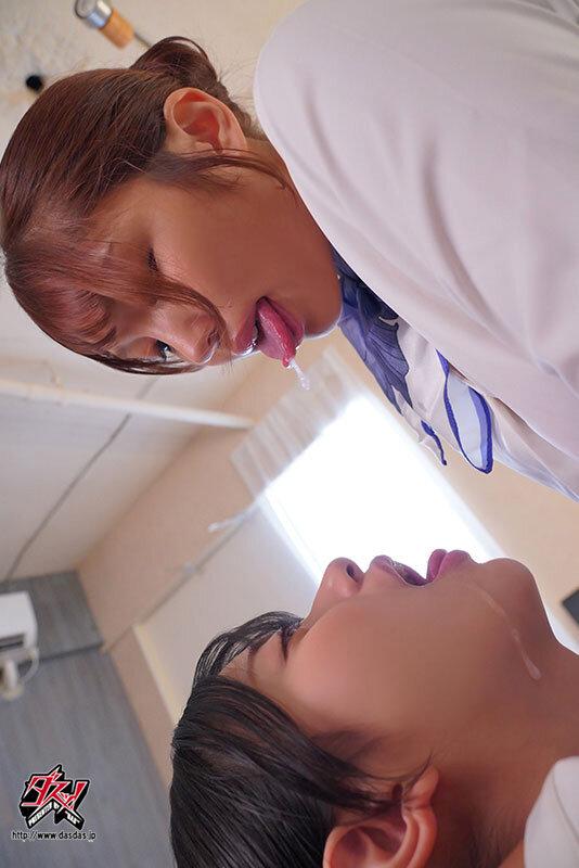 ぷるつやリップと舌が溶け合うねっとりレズキスで長身美人BAにレズ堕ちする華奢美少女 北岡果林 木下ひまり サンプル画像 4