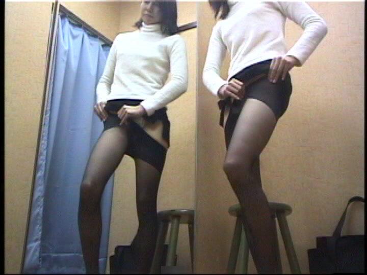 女撮り師が潜入して性的姿態を盗撮した女性の着替え記録映像 4時間特別編 サンプル画像 15