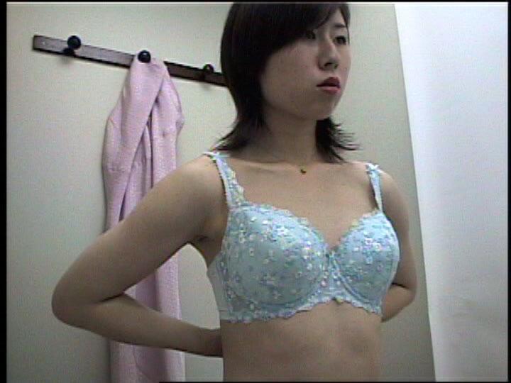 女撮り師が潜入して性的姿態を盗撮した女性の着替え記録映像 4時間特別編 サンプル画像 4