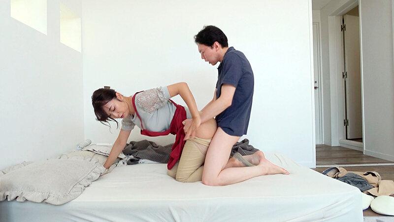 色白デカ尻の家事代行おばさんに即ハメ！デカチンの虜になった人妻が翌日勝手に押しかけてきたので満足するまで何度も中出ししてあげた 35 小早川怜子 サンプル画像 4