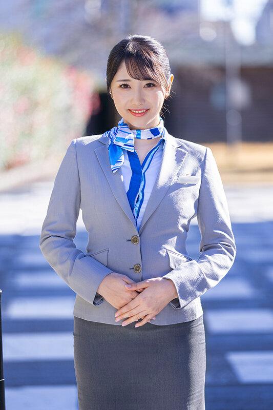 働く女AV出演ドキュメント 現役国際線キャビンアテンダント あすかさん（24歳）170cm高身長、Gカップ巨乳、デカ尻90cm、黒パンスト美脚―。マジックミラー便では口説けなかったハイスペックなCAが交渉の果てに最初で最後のAV DEBUT サンプル画像 3