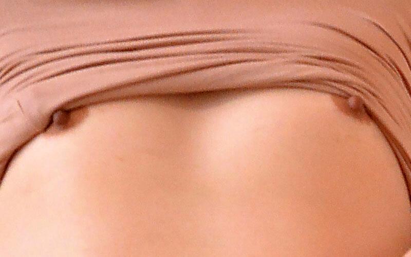 「こんなおばさんの乳首で興奮しちゃうの？」ノーブラの母は拒みつつも濡れていたので…4時間 サンプル画像 3