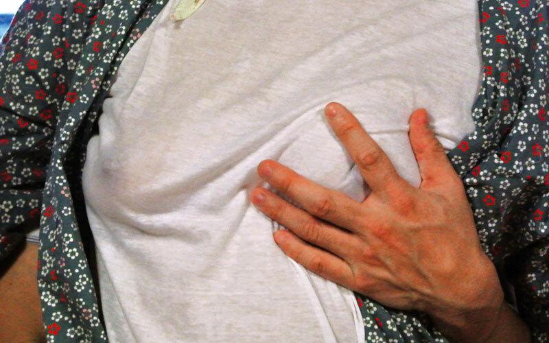 「こんなおばさんの乳首で興奮しちゃうの？」ノーブラの母は拒みつつも濡れていたので…4時間 サンプル画像 10