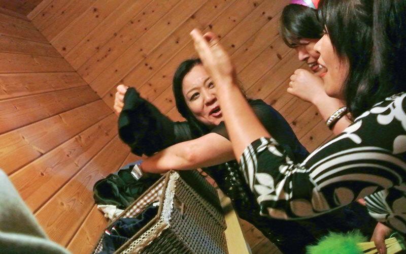 （なぜ、こんな処に痴女が？）まさかの遭遇！淫乱おばさんが潜む路地！逆ナンパで連れ込まれて逆痴●された…4時間 サンプル画像 16