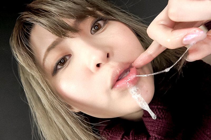 淫乱痴女のベロ唾液手コキ サンプル画像 11
