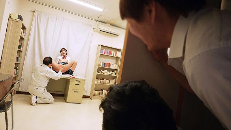 乳首こねくり失禁 卑劣おとなチ●ポで輪●されているのにお漏らし絶頂してしまう敏感乳首J系 小那海あや サンプル画像 15