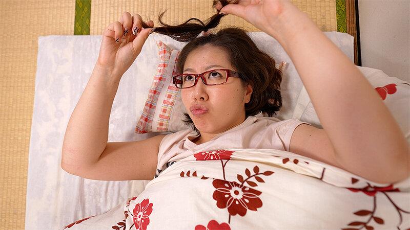 合算12発抜き！！親の再婚でできた義姉は喪女！だらしないのにエロすぎた無防備巨乳な姉に杭打ち中出しされた僕…南天音 サンプル画像 1