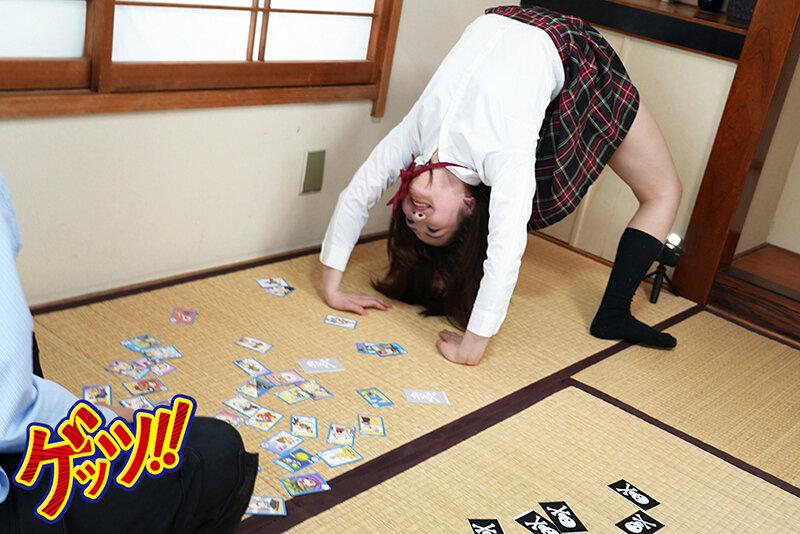 思春期＜＜女子◎生さん＞＞急募！！勝ったら賞金？負けたら即ハメ！！のかるたパンチラで勝負しませんか？と誘ったところ… サンプル画像 4