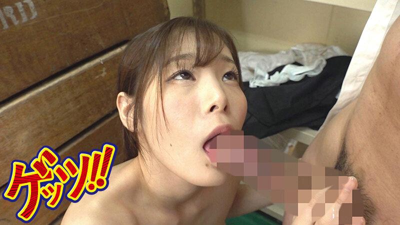 僕たちの露出魔先生 普段は厳しい女教師が校内露出に耽っている姿を目撃してしまった僕は… 「学校でなんて絶対ダメなのに…恥ずかしい自撮りがやめられないの」 サンプル画像 12
