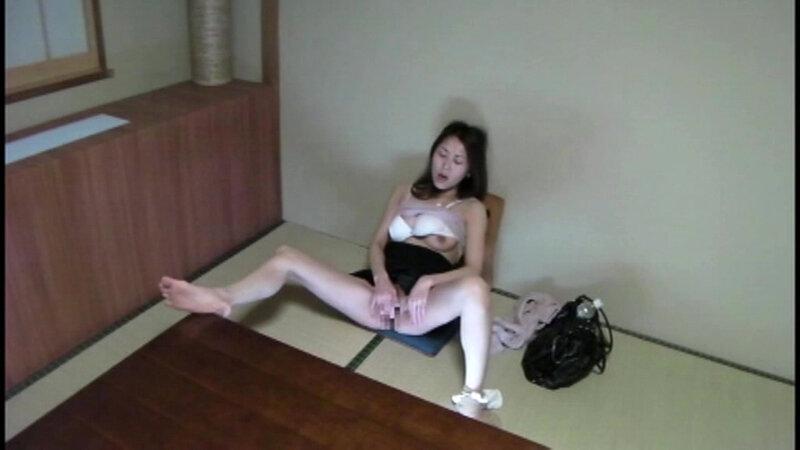 人妻おま○こくぱぁ絶頂オナニーこっそり盗撮 サンプル画像 3