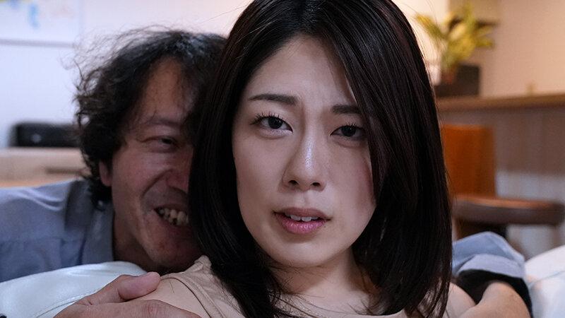 義父のデカチンにハマってしまった淫乱義娘。義父のためにスペシャルビデオを制作することに！言いなりの義理娘のマ〇コの中をデカチンでぐるぐるとかき混ぜながら、くっさい足を舐められ2回もイカされ…？！澄河美花 サンプル画像 2