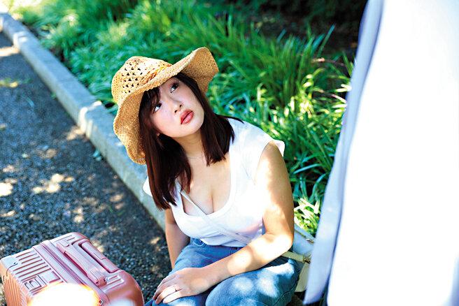 旦那不在の2泊3日…田舎の蒸し暑い夏に汗を垂れ流しながら義父に抱かれました。 岡本莉里 サンプル画像 3