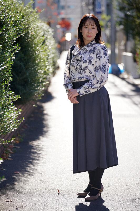 大量ぶっかけ志願 白く汚されたい変態素人妻 ゆかさん サンプル画像 2