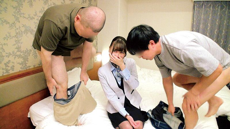 現役キャビンアテンダントの皆さん！童貞君の筆おろし「おもてなし」してくれませんか？素股という言葉を知らない別世界の住人に包茎ち○ぽ擦りつけてそのままヌルンッ！屈辱メス堕ちした空の女神にドピュドピュ生中出し！美人CA発掘スペシャル サンプル画像 6