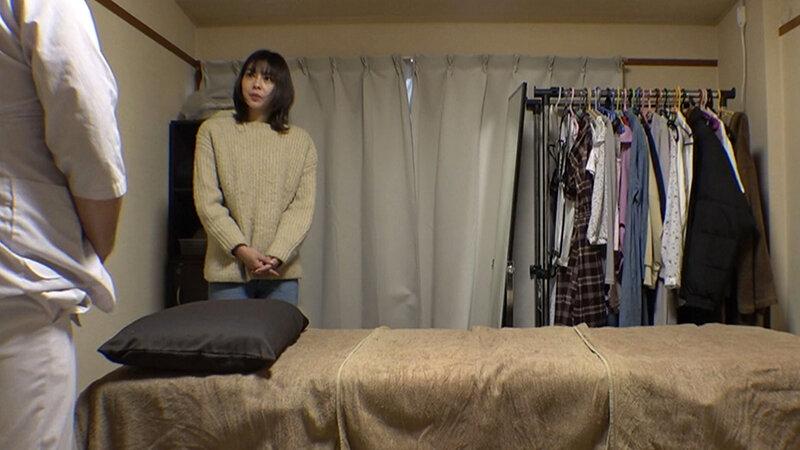 媚薬オイルマッサージ 痴●盗撮＆中出し素人娘VOL.59 超強力媚薬を配合したマッサージオイルを施術中に知らずに塗りこまれたオンナは、身体の火照りに驚き、チ〇ポを欲しがる自分に戸惑い、垂れ出したマン汁に恥ずかしがりながらも生ハメ中出しまで欲してしまう！ サンプル画像 3