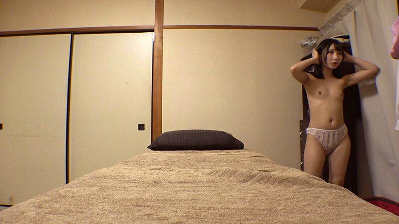 媚薬オイルマッサージ 痴●盗撮＆中出し素人娘VOL.61 超強力媚薬を配合したマッサージオイルを施術中に知らずに塗りこまれたオンナは、身体の火照りに驚き、チ〇ポを欲しがる自分に戸惑い、垂れ出したマン汁に恥ずかしがりながらも生ハメ中出しまで欲してしまう！ サンプル画像 16