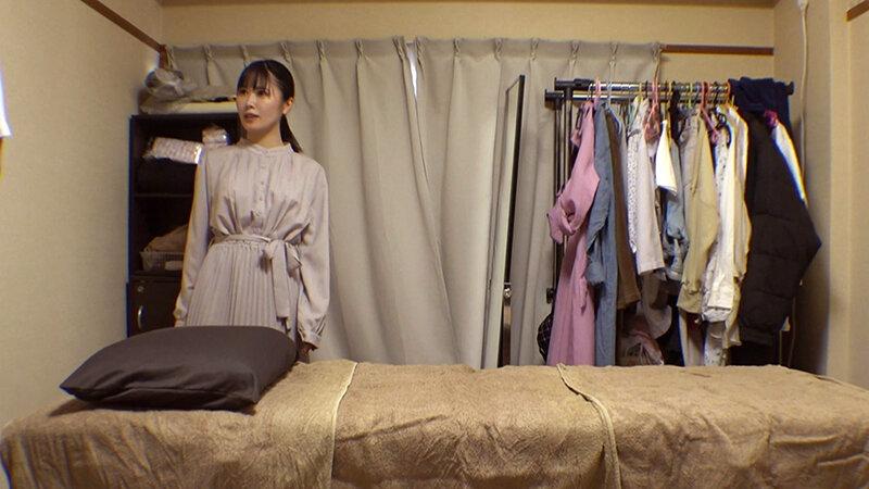 媚薬オイルマッサージ 痴●盗撮＆中出し素人娘VOL.61 超強力媚薬を配合したマッサージオイルを施術中に知らずに塗りこまれたオンナは、身体の火照りに驚き、チ〇ポを欲しがる自分に戸惑い、垂れ出したマン汁に恥ずかしがりながらも生ハメ中出しまで欲してしまう！ サンプル画像 19