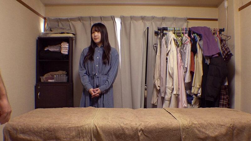 媚薬オイルマッサージ 痴●盗撮＆中出し素人娘VOL.62 超強力媚薬を配合したマッサージオイルを施術中に知らずに塗りこまれたオンナは、身体の火照りに驚き、チ〇ポを欲しがる自分に戸惑い、垂れ出したマン汁に恥ずかしがりながらも生ハメ中出しまで欲してしまう！ サンプル画像 14