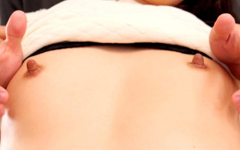 乳首びんびん！元祖貧乳ちっぱい母40人8時間 サンプル画像 9