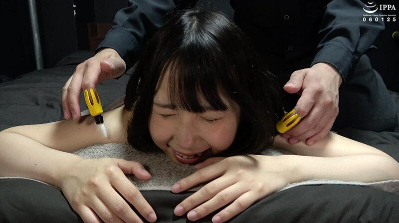 「ソフトくすぐりで敏感にするはずが催○にかかってめちゃくちゃくすぐったくなっちゃうもなかちゃん！」WAKA-054 千石もなか 5 サンプル画像 2