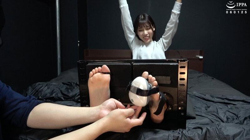 「ジンジンするまでお姉さんの足裏を泡ローション＋つぶつぶグローブでくすぐってみた！」わかしラボ WAKA-049 篠咲らら 4 サンプル画像 3