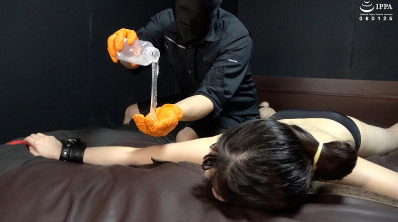 「ローション四肢拘束くすぐりで人生一の笑いを経験するほんわかだったお姉さん！」わかしラボ WAKA-063 藤咲紫 8 サンプル画像 4