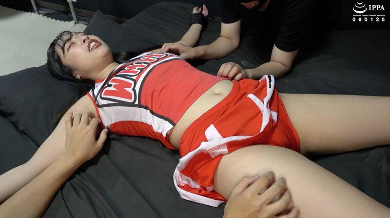 【必見！】「フェロモンムンムンのチアガール美女を複数人で四肢拘束くすぐりの刑に！」 朝比ゆの サンプル画像 3