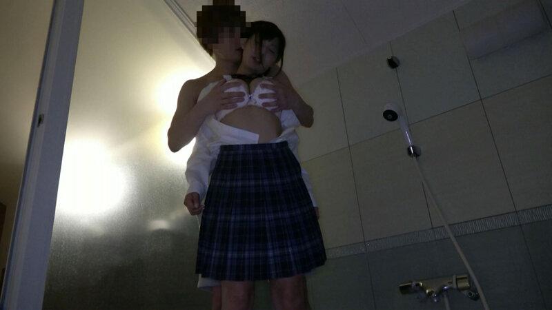 美形巨乳3人厳選！レベル高！顔も身体も完璧ィ！奇跡のエロ可愛さ！1番売れた素人女子校生を知っているか？ サンプル画像 7