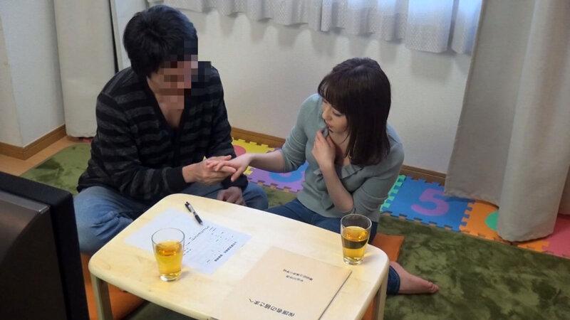 「奥さんが受け入れてくれたから、中に出してもいいのかと…」バツイチ男にセックスを許すママ友さん サンプル画像 2