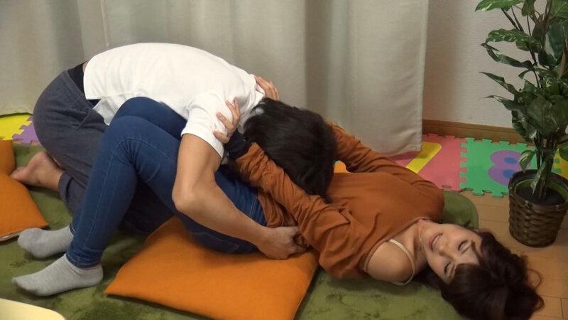 ママ友さんとセックスしませんか1 バツイチ男にハマる4人の人妻 サンプル画像 11