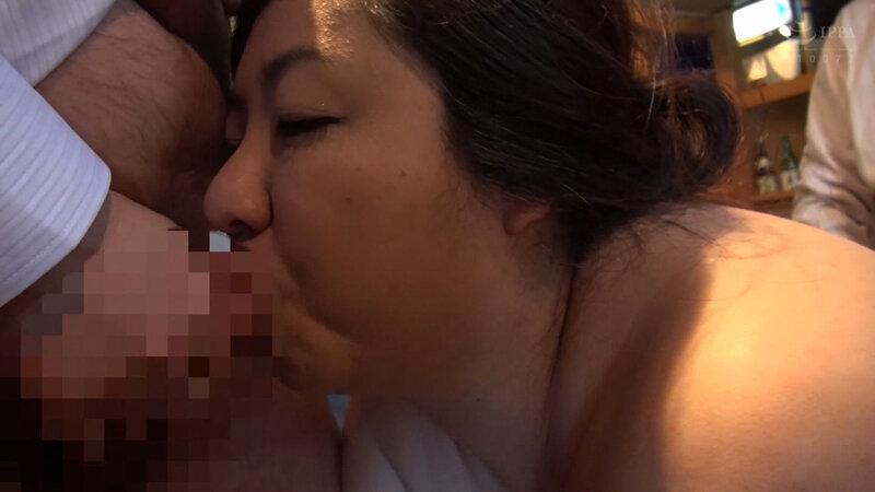 働く熟女 たくましい男の身体に大興奮 サンプル画像 14