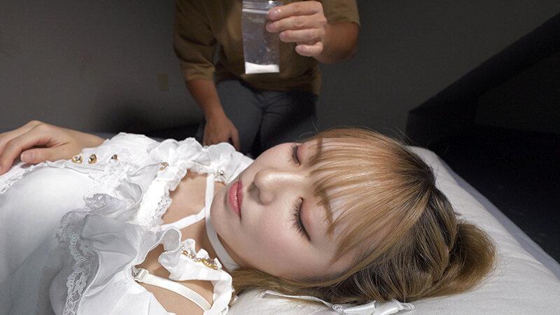 最近の地雷女子はヤル気なし塩対応なのに、ちょいMなボクにはその眼つきがたまらないんです…世の中舐めてる塩対応トー横女子の無関心P活 西元めいさ サンプル画像 17