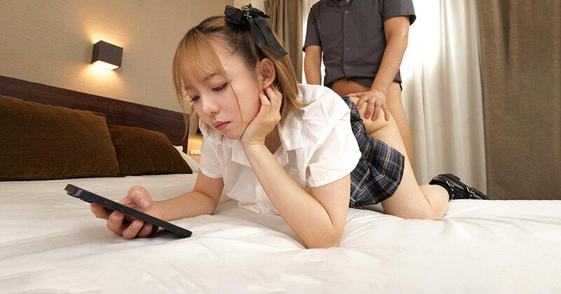 最近の地雷女子はヤル気なし塩対応なのに、ちょいMなボクにはその眼つきがたまらないんです…世の中舐めてる塩対応トー横女子の無関心P活 西元めいさ サンプル画像 10