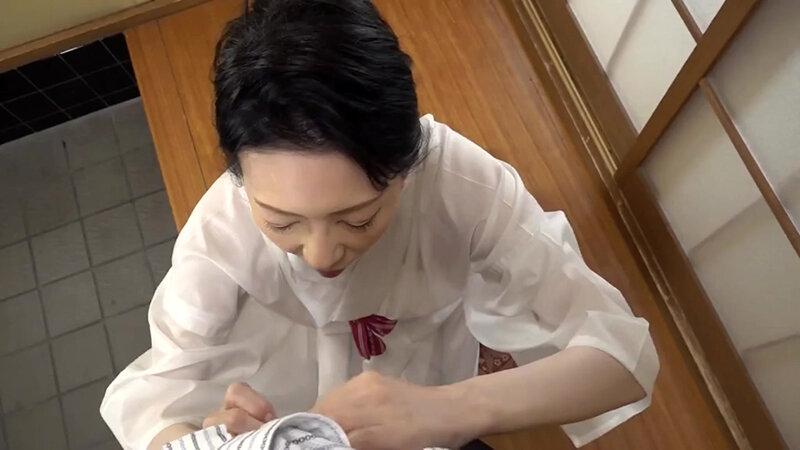 【人気】隣の奥さんは還暦で巨乳で床上手 三枝由梨 即即編 サンプル画像 1