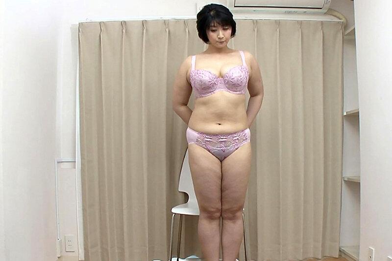 素人初ヘアヌード撮影会Vol.026 咲良唯 43歳/斎藤静香 38歳 サンプル画像 15