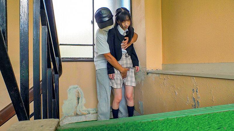 色白で大人しい姪っ子たちとイタズラ温泉旅行 サンプル画像 10