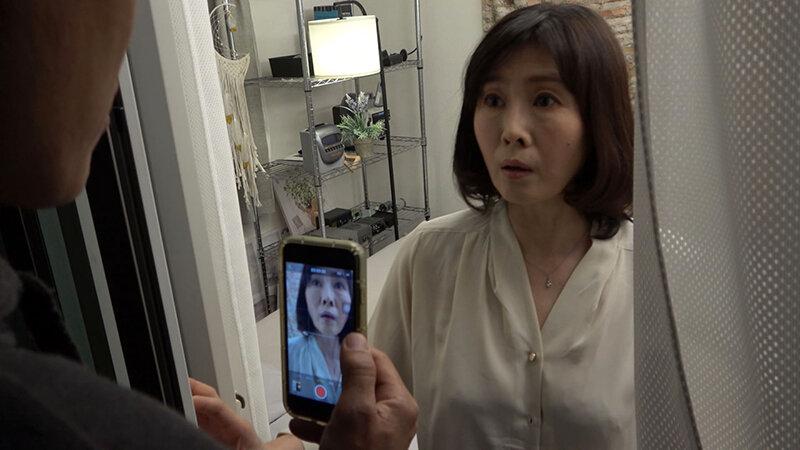 狙われたおばさん！怯えながらもカラダが反応する熟女たち サンプル画像 9