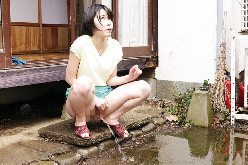 お漏らし母に欲情する息子 無防備な放尿姿に勃起！濡れた股間の誘惑 10名収録 240分 サンプル画像 2