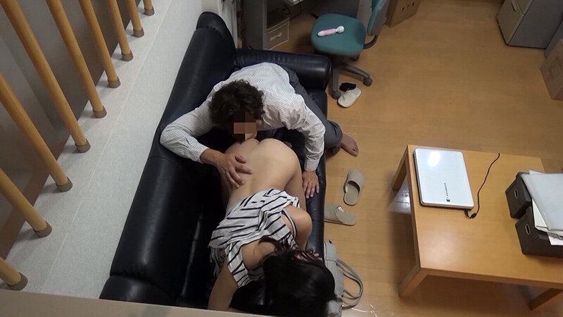 調査結果をもみ消すために股を開いてしまう女性たち4時間 サンプル画像 4