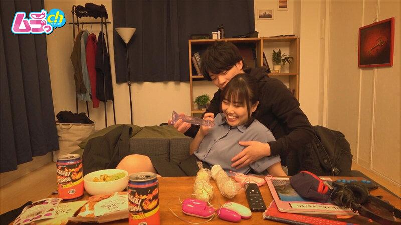 ニンゲン観察 一緒にAV観たらノリ良いおもろ系女子も即メス化！？AV会社勤務の男友達に唆され、卑猥なオモチャと勃起チ〇ポに我慢できずゴムもないのに生ハメSEX サンプル画像 9