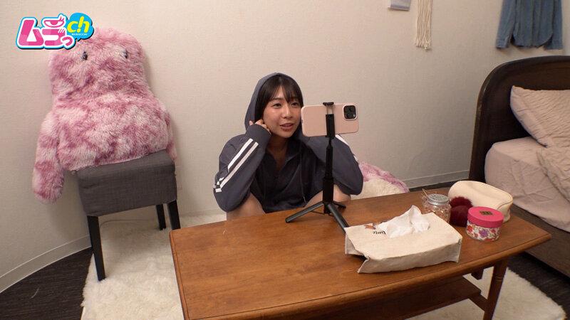 カップル部屋REC エッチなSNS配信してる女のコの裏側！カメラに映らないところで彼氏にイジられ本気イキ◆視聴者を欺きエスカレートするド変態カップル サンプル画像 2