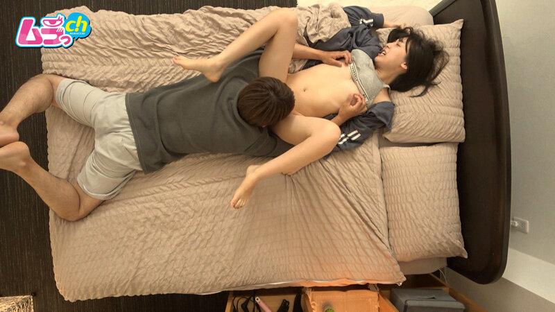 カップル部屋REC エッチなSNS配信してる女のコの裏側！カメラに映らないところで彼氏にイジられ本気イキ◆視聴者を欺きエスカレートするド変態カップル サンプル画像 14