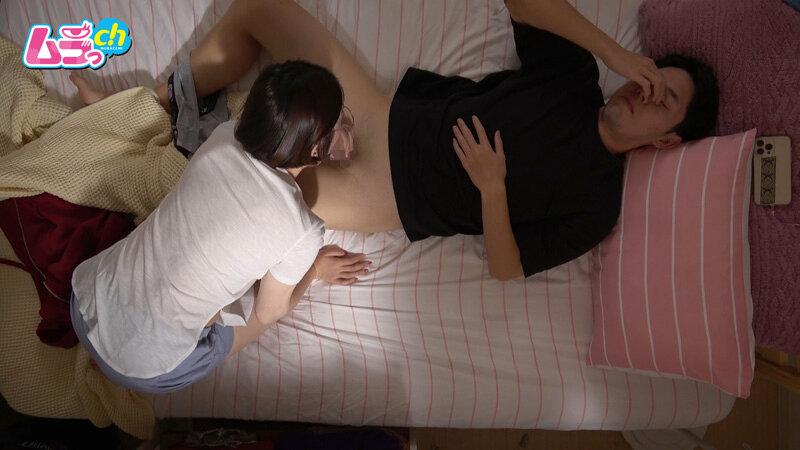 カップル部屋REC 大人しい眼鏡女子も、彼氏の命令ならチ〇ポも喉奥まで咥えちゃう！もっと好きになって欲しいから…愛を繋ぎ止めるためのご奉仕生ハメ中出しSEX サンプル画像 6