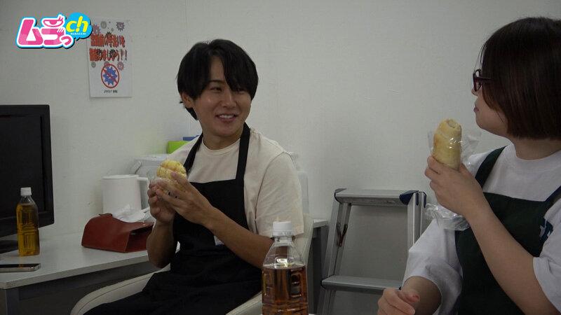 ニンゲン観察 バイト先のイケメンに裏垢バレ！恥ずかし～い露出写真をネタに強請られ、チ〇ポ食いしめる淫乱ドシャ濡れドアップマ〇コを撮影された性処理ペット奥さん サンプル画像 2